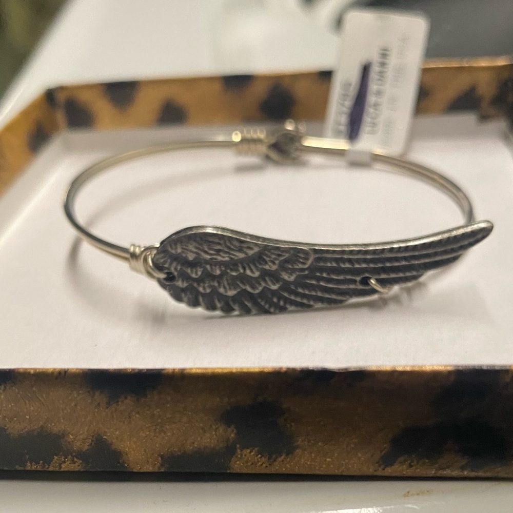 Angel wing bracelet